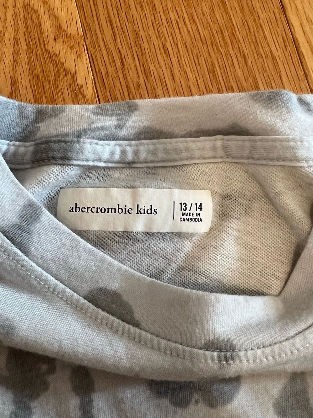 abercrombie kids light gray tie-dye crew tee